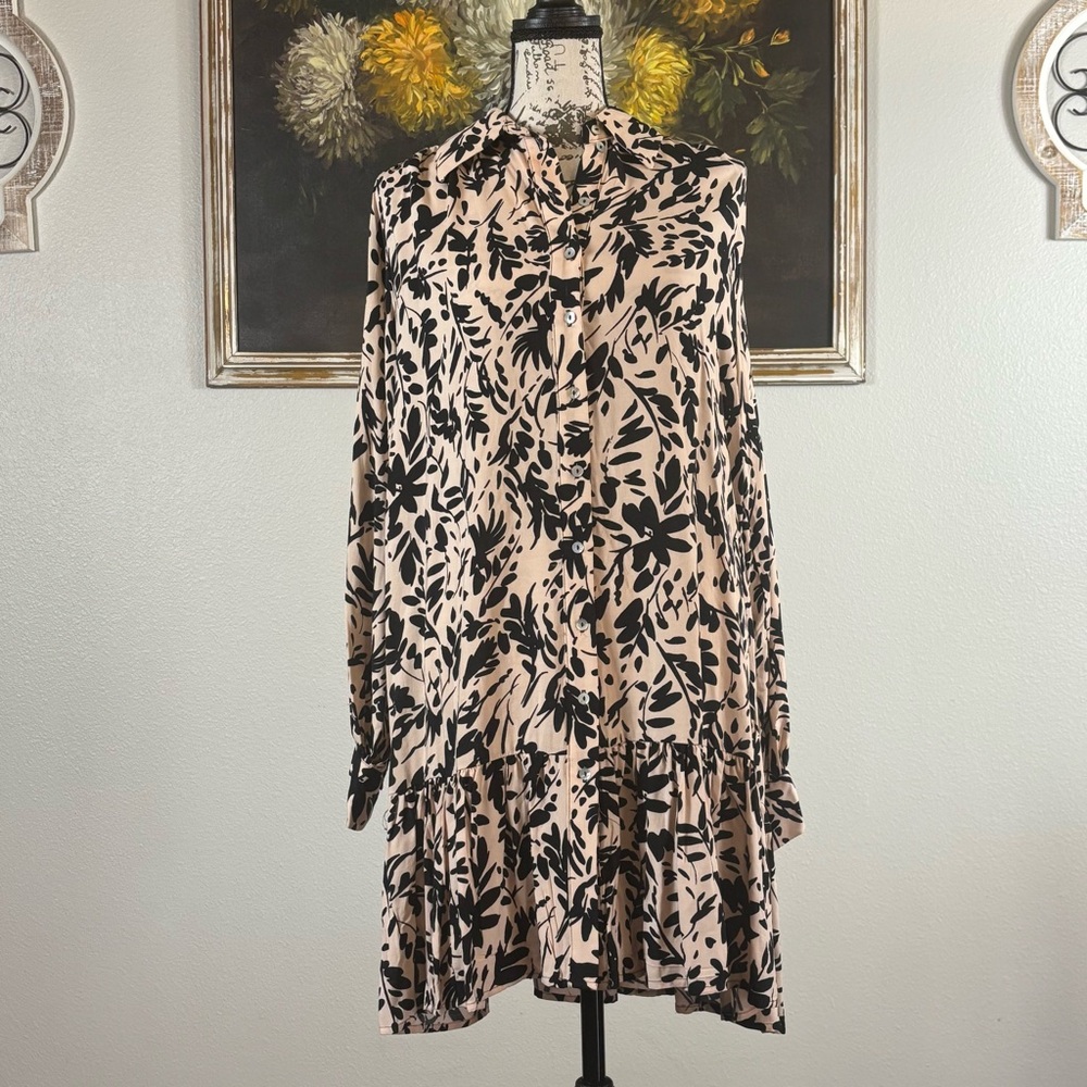 H&M Size XS Womens Peach Black Floral Long Sleeve Button Front Dress